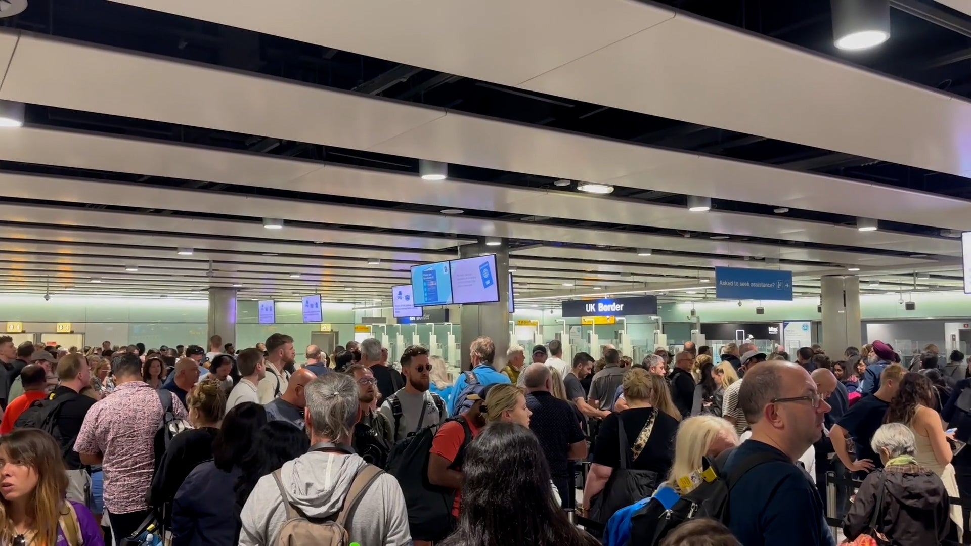 UK Airport Outage Leaves Thousands Of Passengers Stranded
