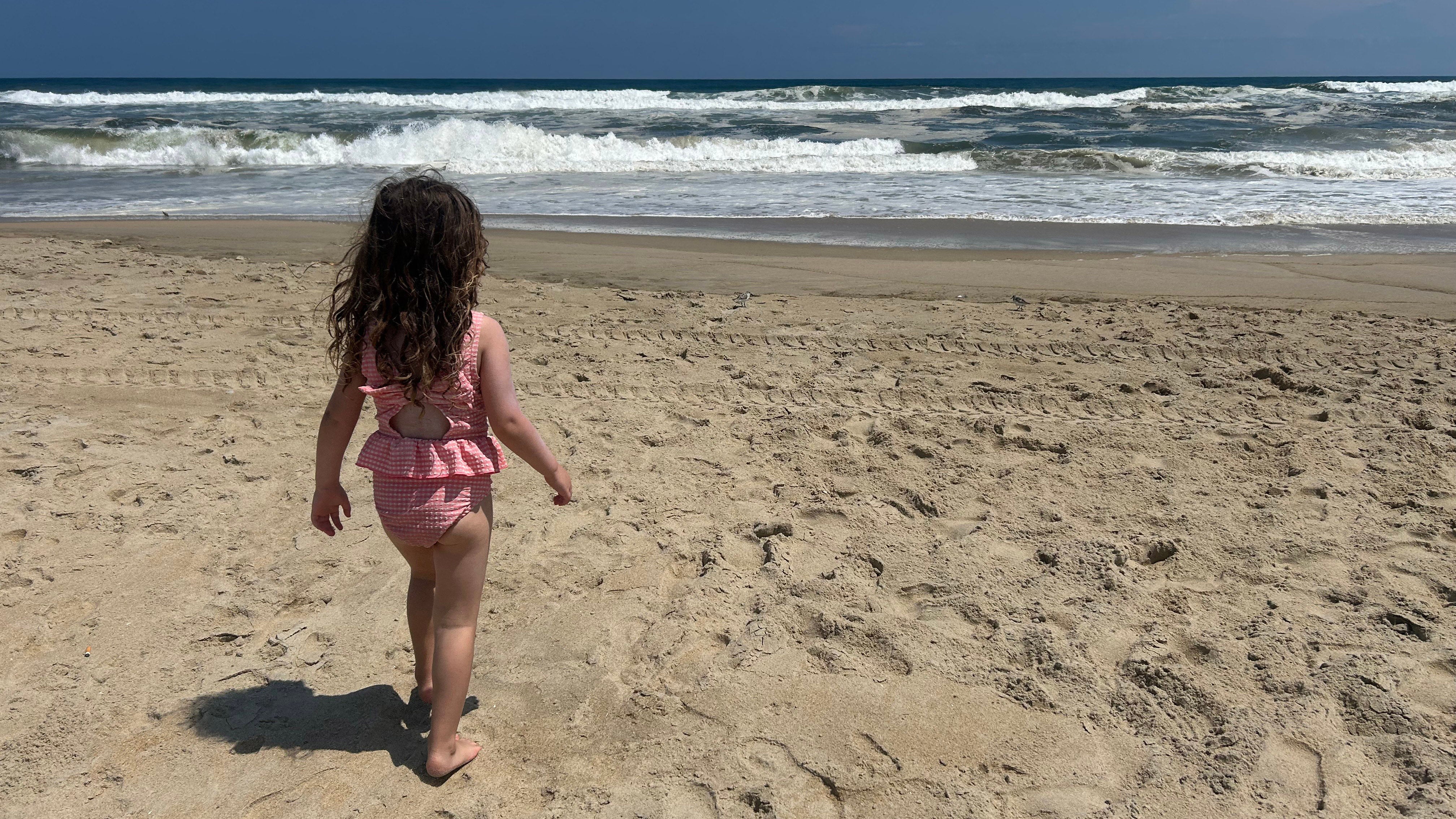 'We Just Got Here': Family Rushes To Evacuate Outer Banks Rental As Hurricane Erin Nears