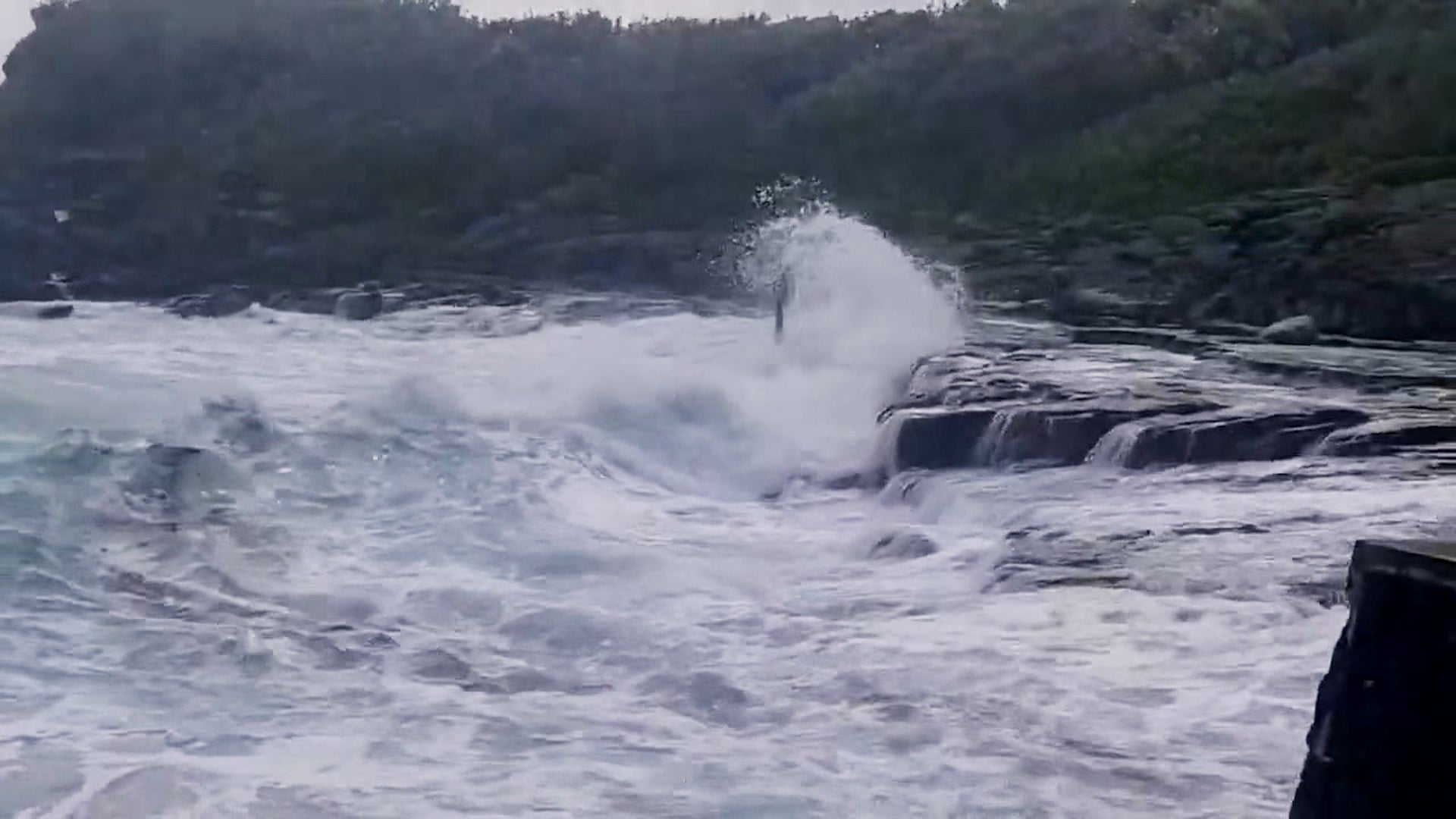 Imelda Knocks Out Power In Bermuda With Fierce Winds, Waves