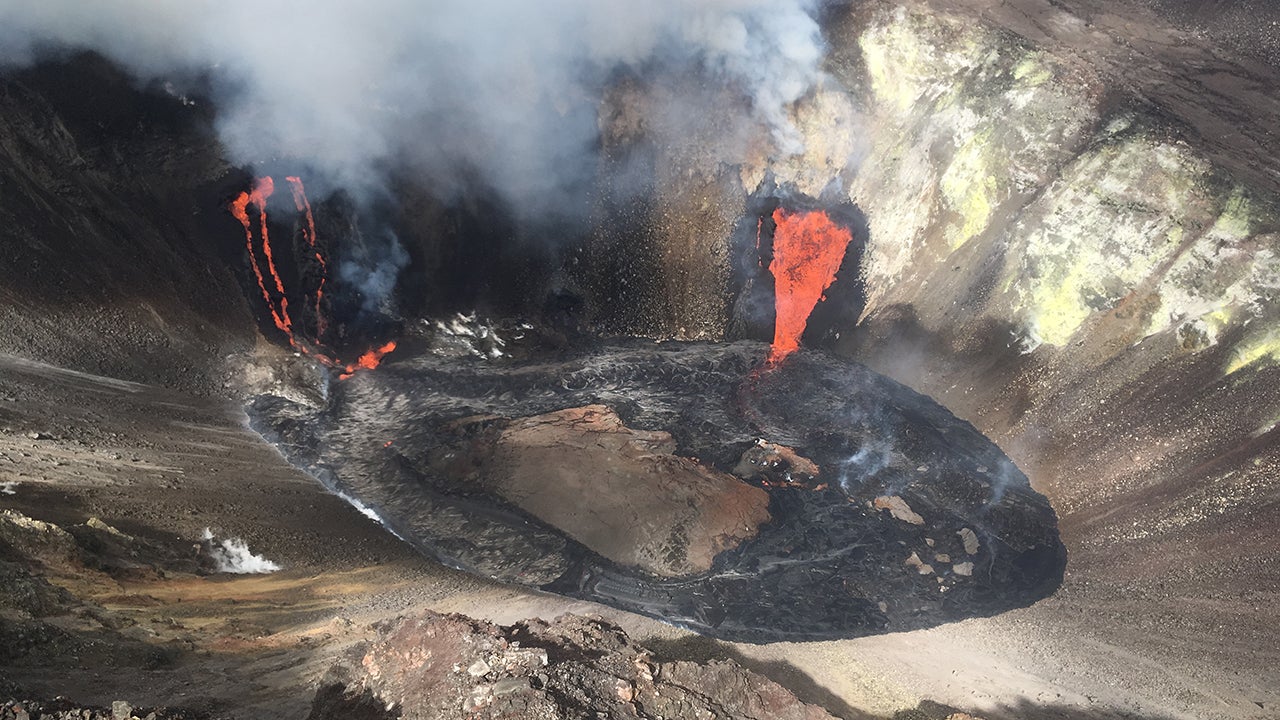 Hawaii Volcanoes National Park to Reopen This Weekend Without Any