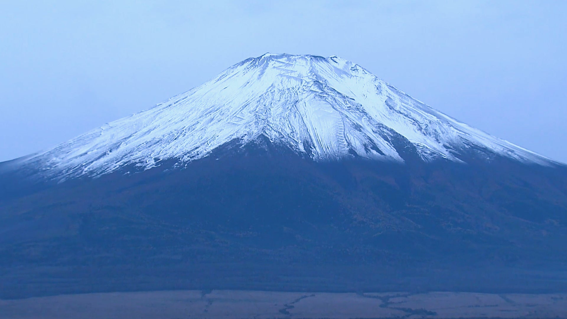 Late, But Stunning: Japan&rsquo;s Mount Fuji Sees First Snowfall