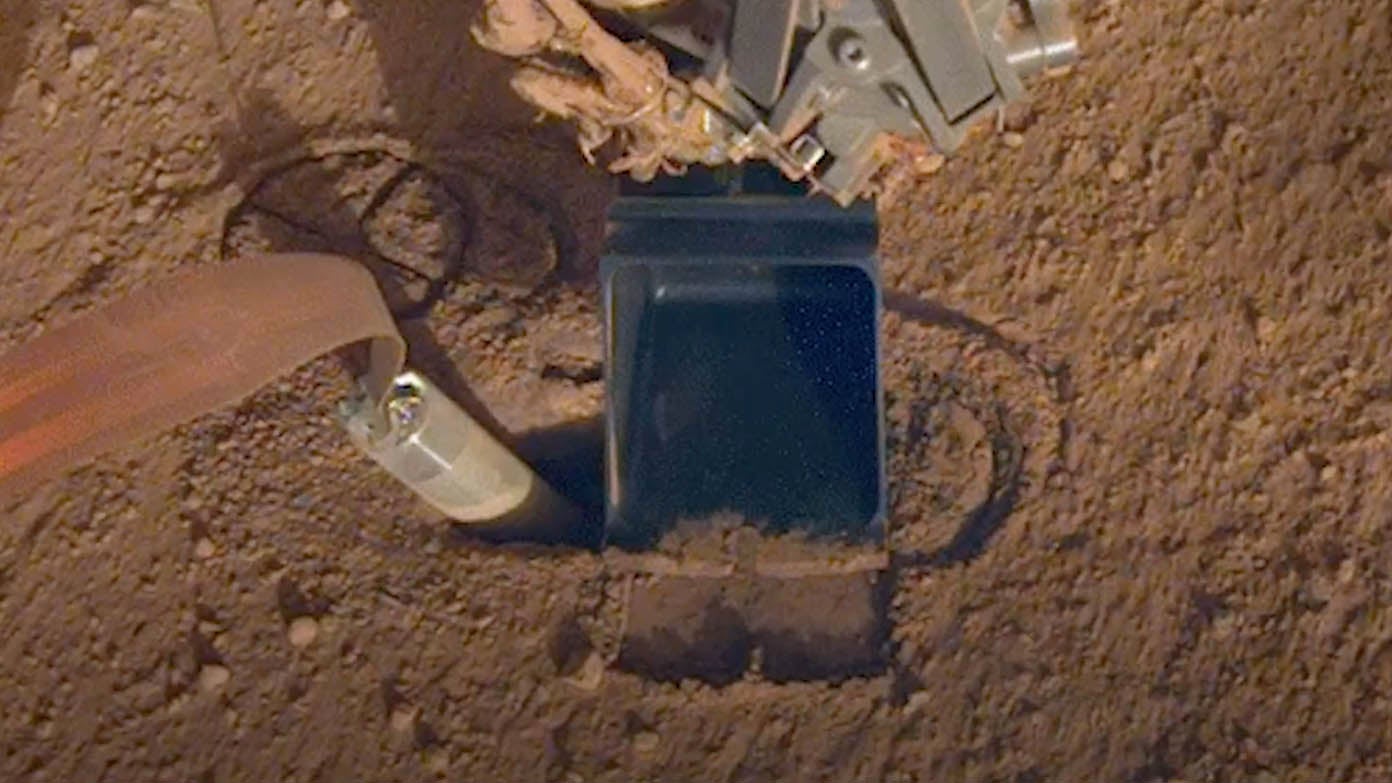 NASA InSight Mars Lander Fixed After Being Hit by a Shovel