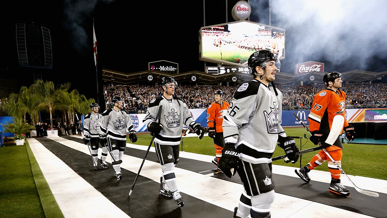 NHL Dodger Stadium 2014
