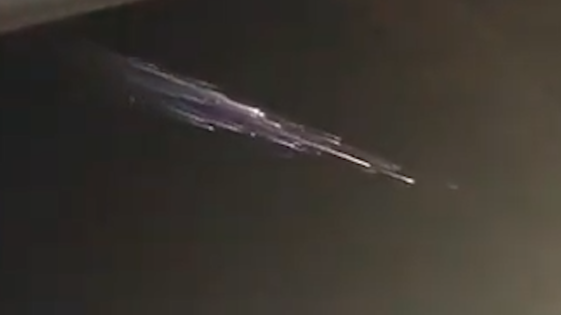 Spectacular Light Streaks Across Oregon Sky