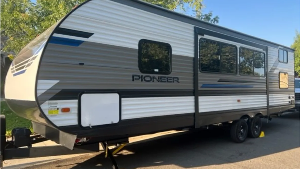 2022 Heartland Pioneer - 32' (Sleeps 10)