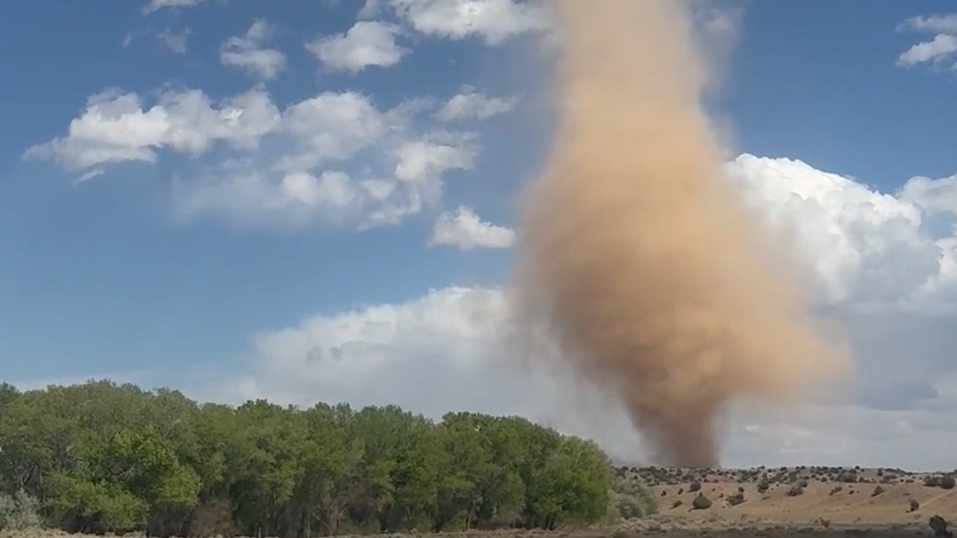 Massive Landspout Caught On Camera In New Mexico