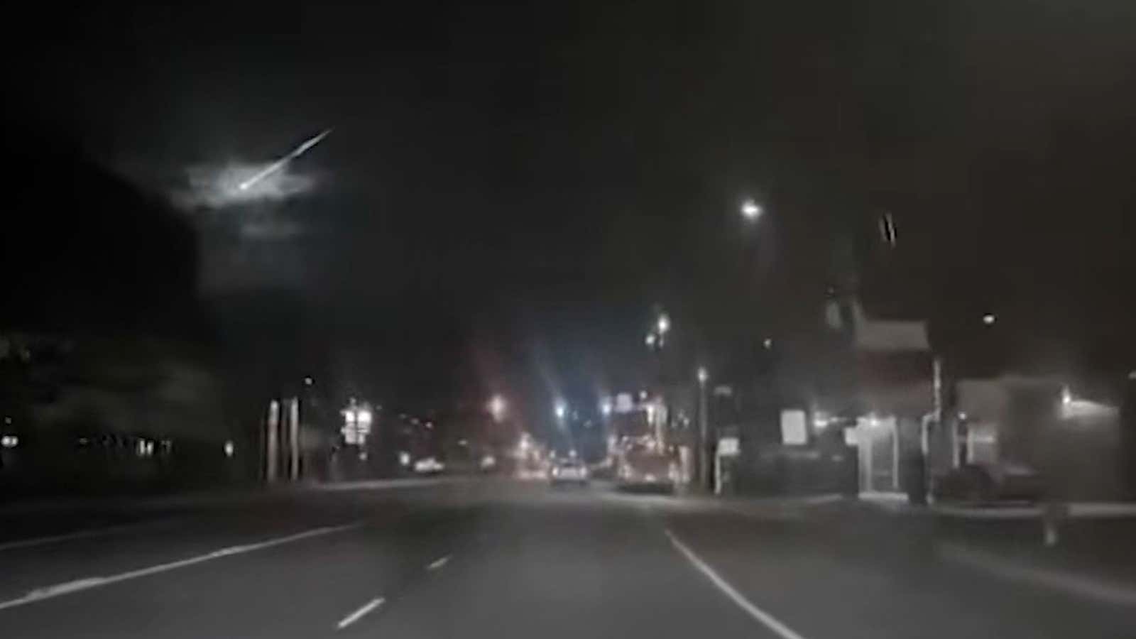 Bright Fireball Streaks Over Washington, Oregon