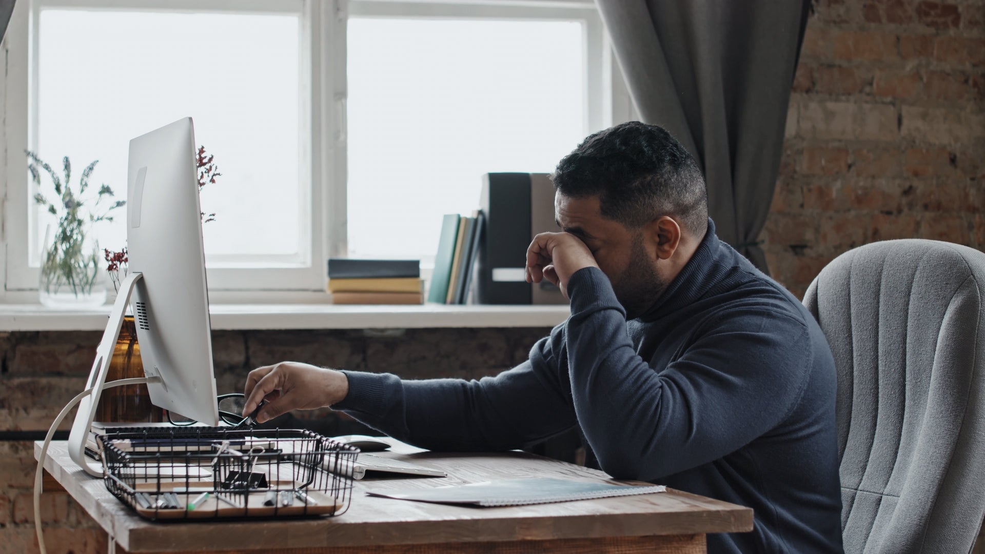 Should You Call In Sick? Signs You're Too Contagious To Work