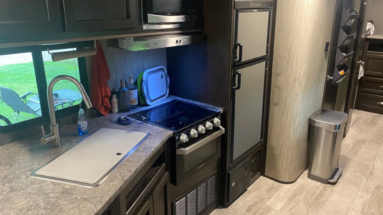 2018 Travel Trailer Heartland Sundance Ultra Lite 291 QB