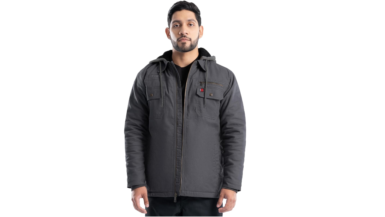Wrangler mens Quilted Lined Jacket With Sherpa Hood