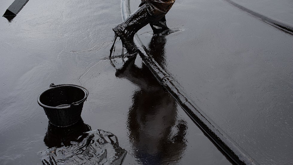 Decades-Old Oil Plume Underneath Pearl Harbor Contains More Than 5 ...