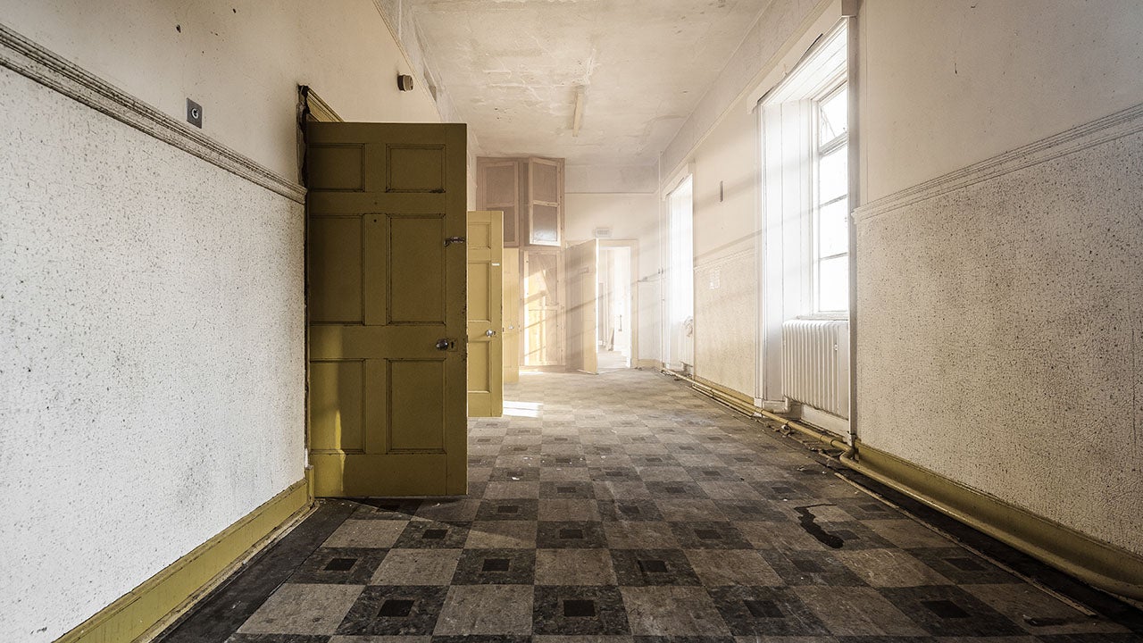 Exploring Abandoned U.K. with Simon Yeung (PHOTOS)