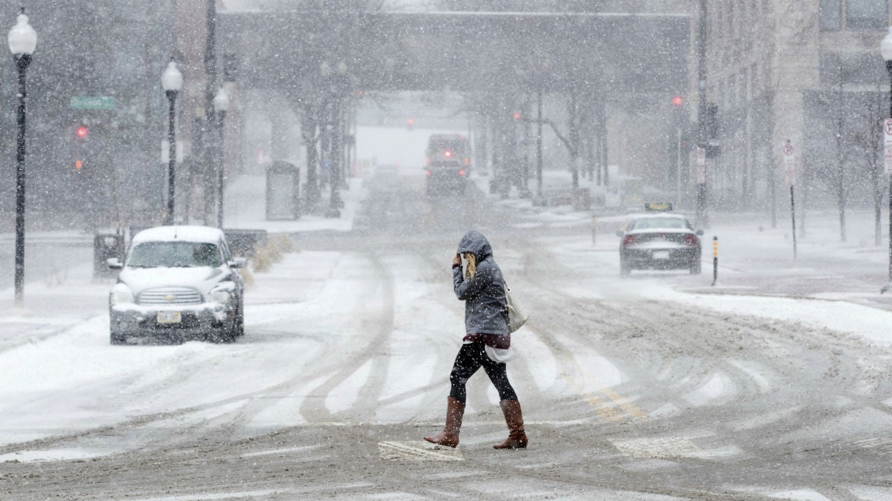 Winter Storm Quid Moves On After Dumping Nearly 2 Feet of Snow In Nebraska, Killing 4 on Slick