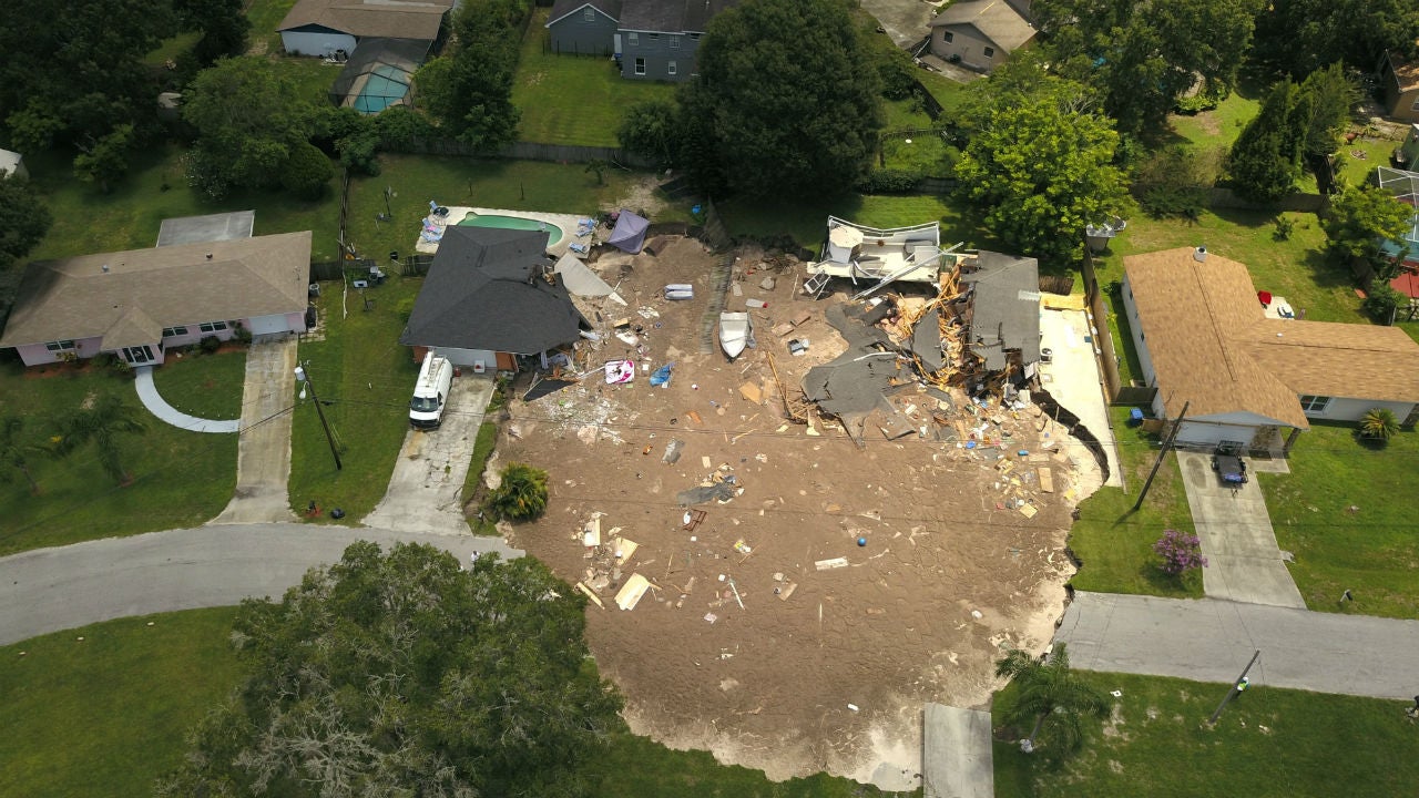 Massive Florida Sinkhole Widens As One Resident Vows to Remain and