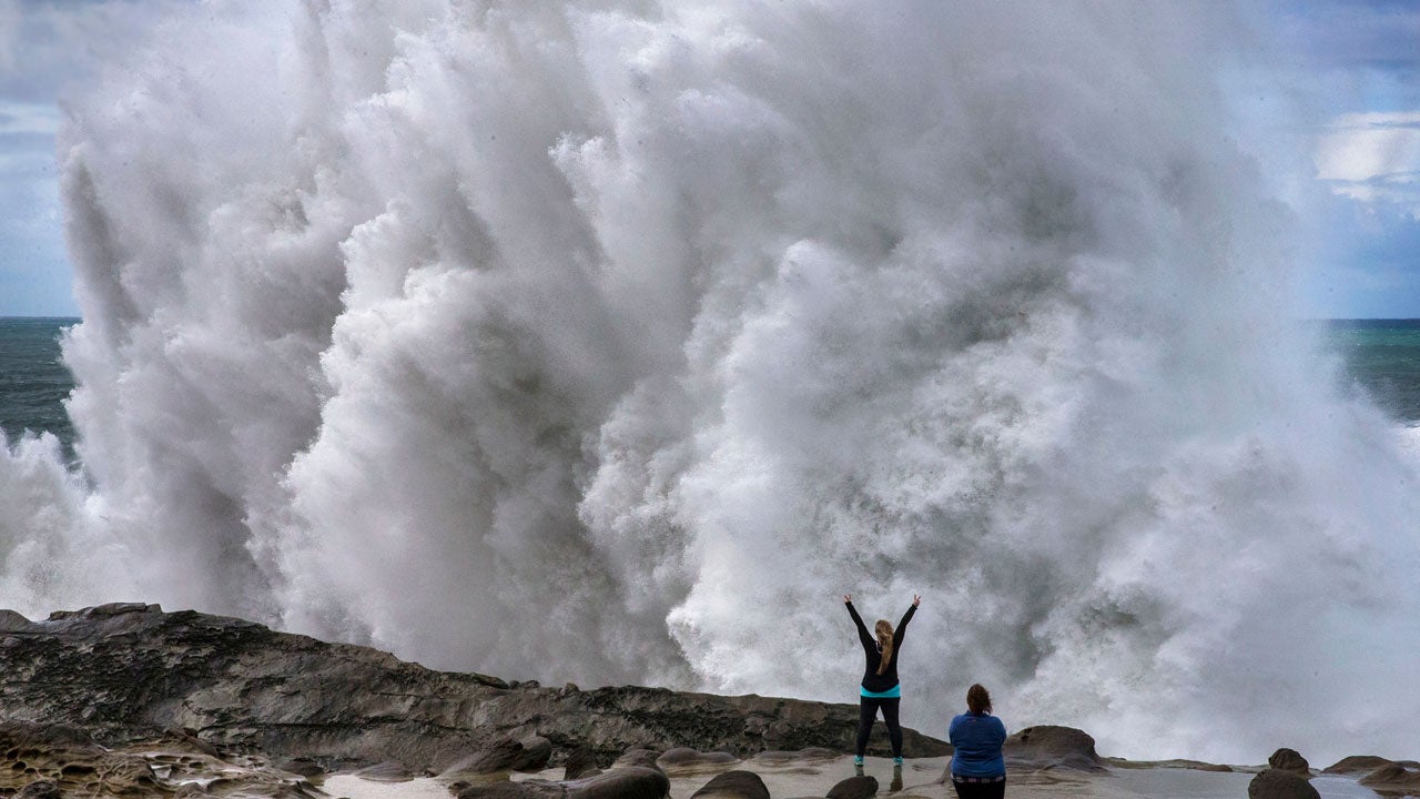 Pacific Northwest Coast Battered by 60FootTall Waves The Weather Channel