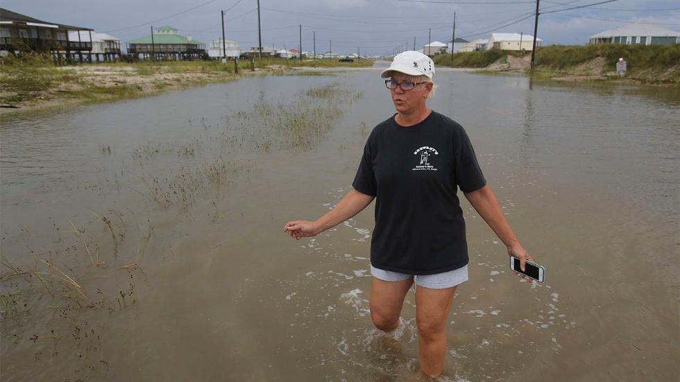 Gordon Kills Child in Florida, Knocks Out Power to 40,000 on Gulf Coast