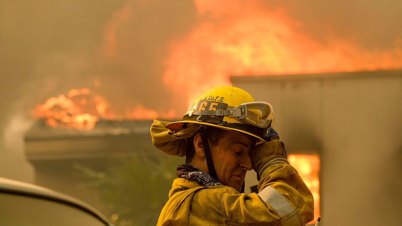 86 Killed, Tens of Thousands Evacuated as Wildfires Char California Towns (PHOTOS)
