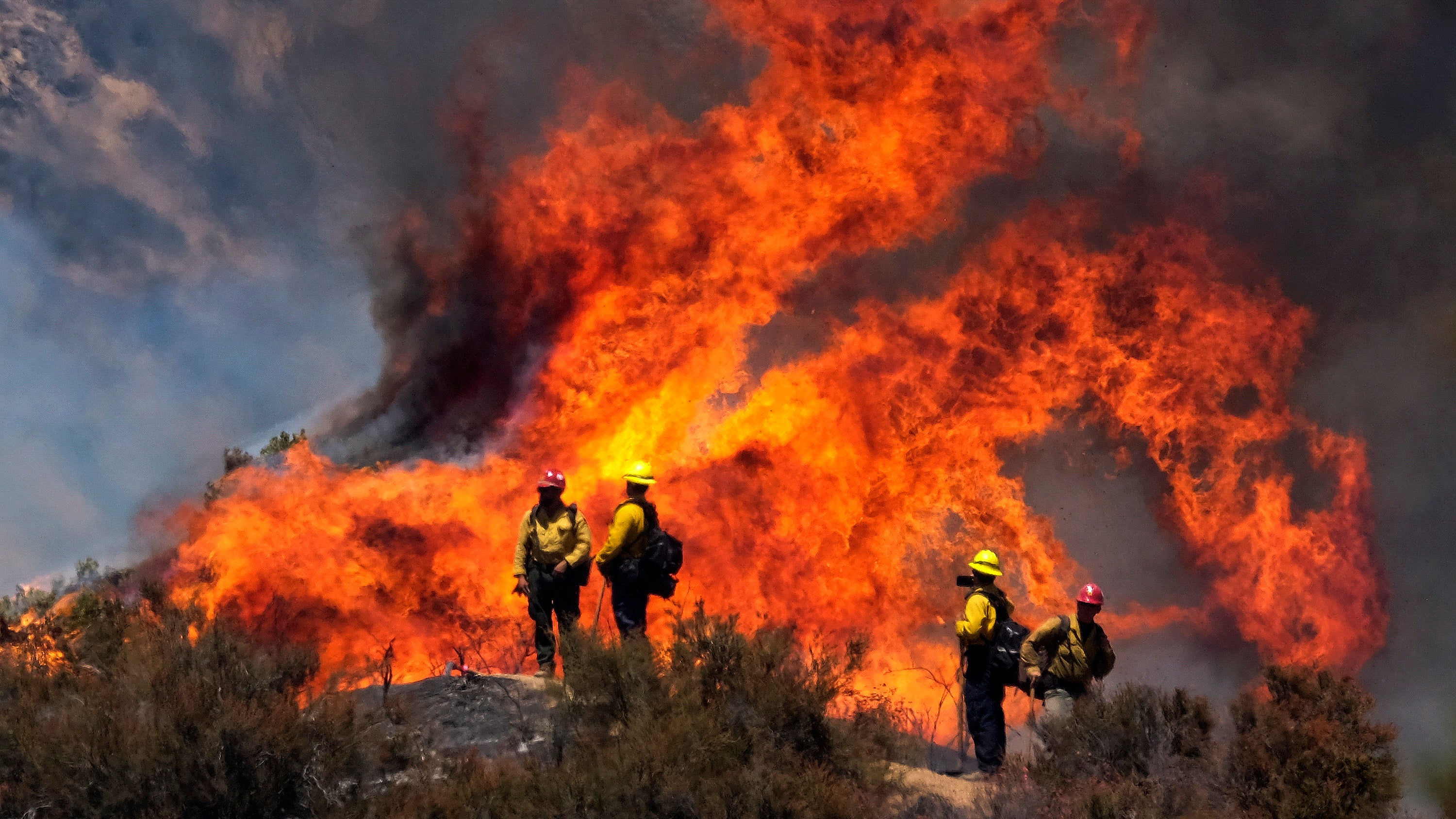 Southern California's Apple Fire Burns More than 41 Square Miles (PHOTOS)
