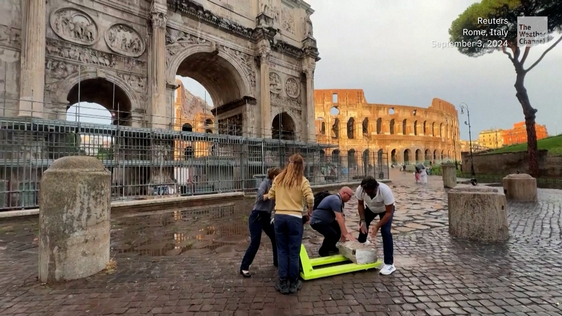 Moment Ominous Storm Rolls Over Coast and Beachgoers Flee - Videos from