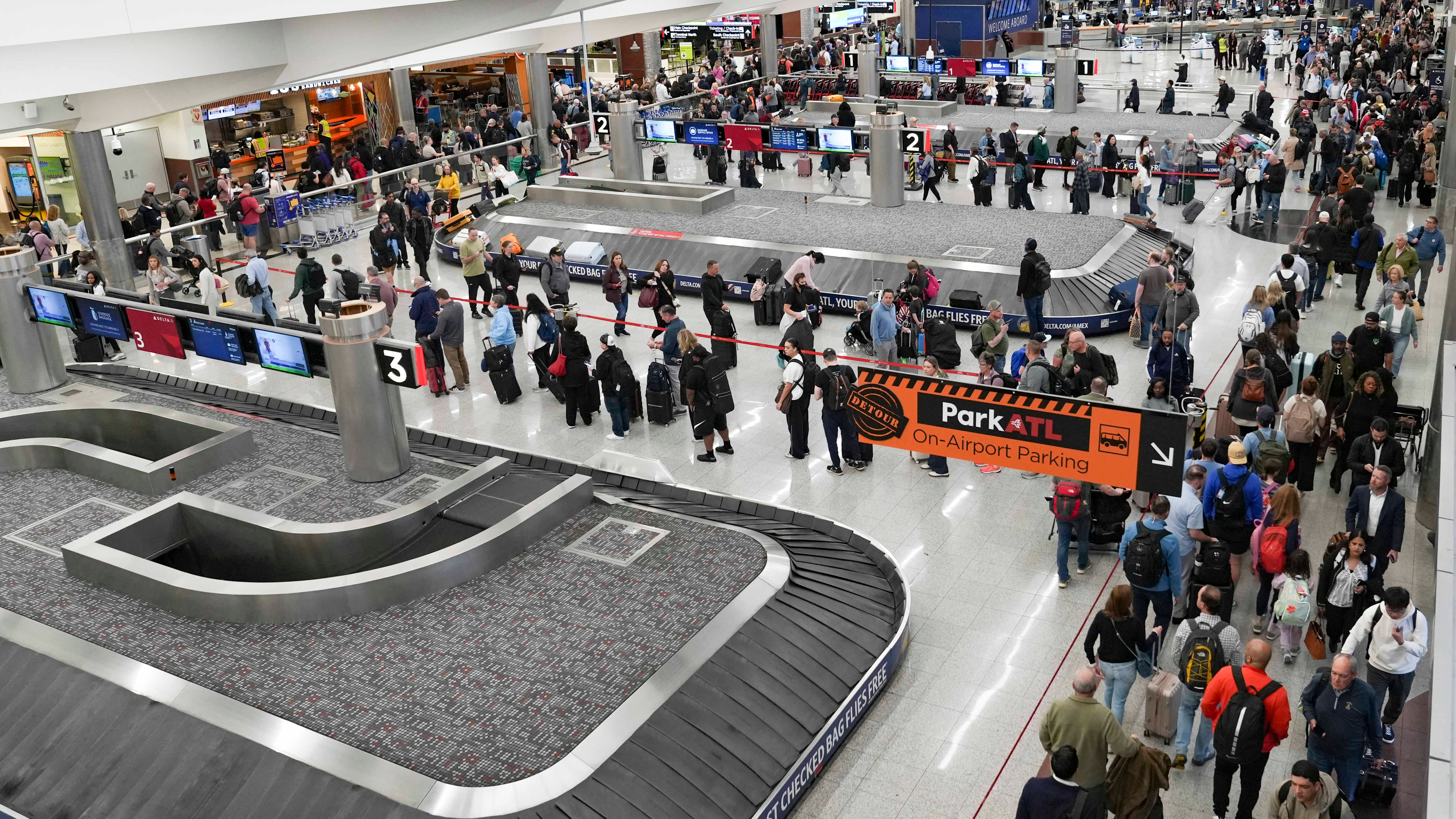 atlanta_airport_crowds_2.jpg
