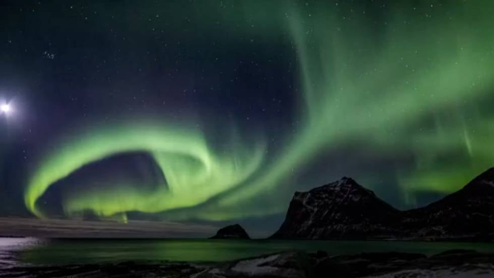 Aurora Blasts 250-Mile Hole In Ozone