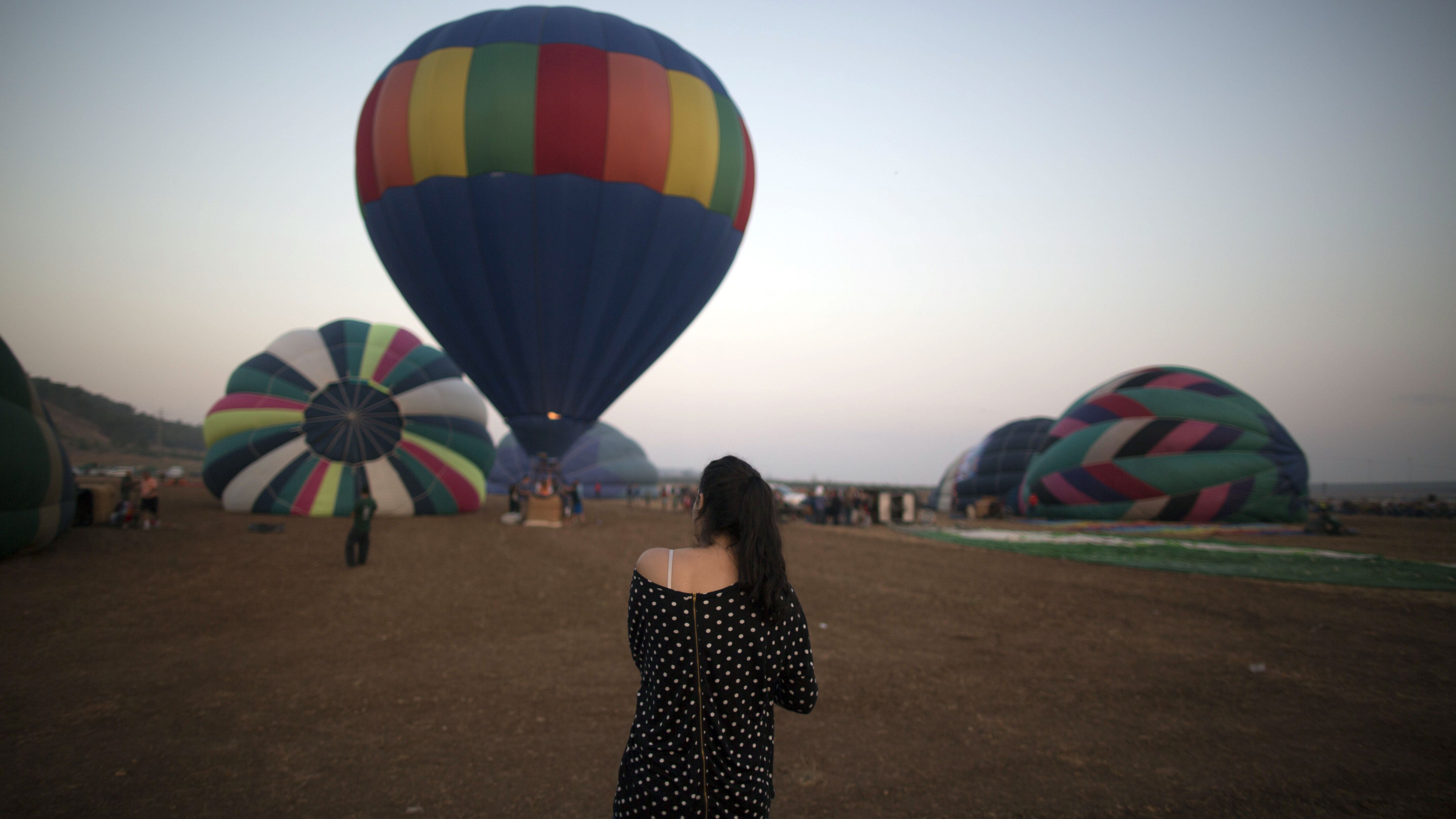 Hot Air Balloon Crashes San Diego Backyard Wedding The Weather