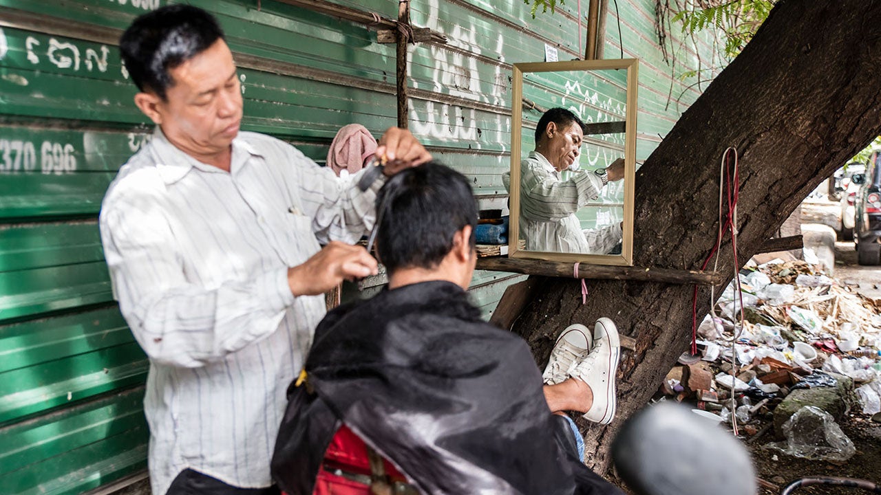 Street Barbers of Cambodia (PHOTOS)