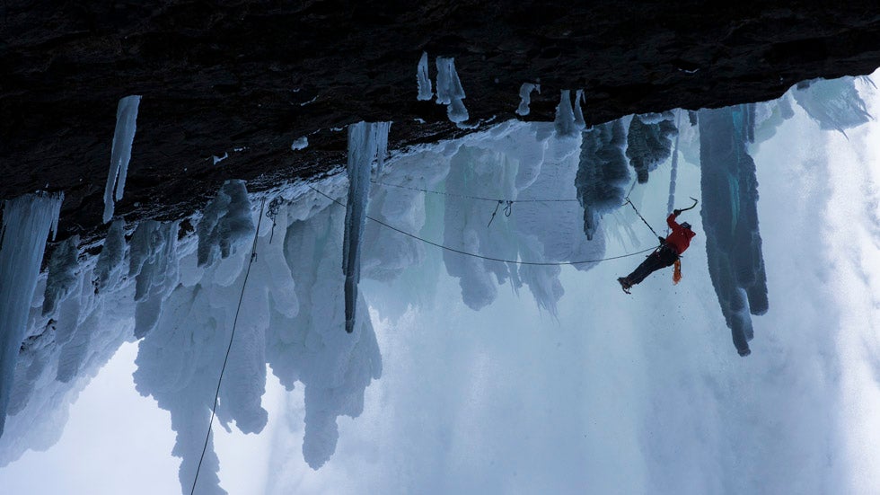 Daredevil Climber Conquers Canada's Helmcken Falls (PHOTOS) The
