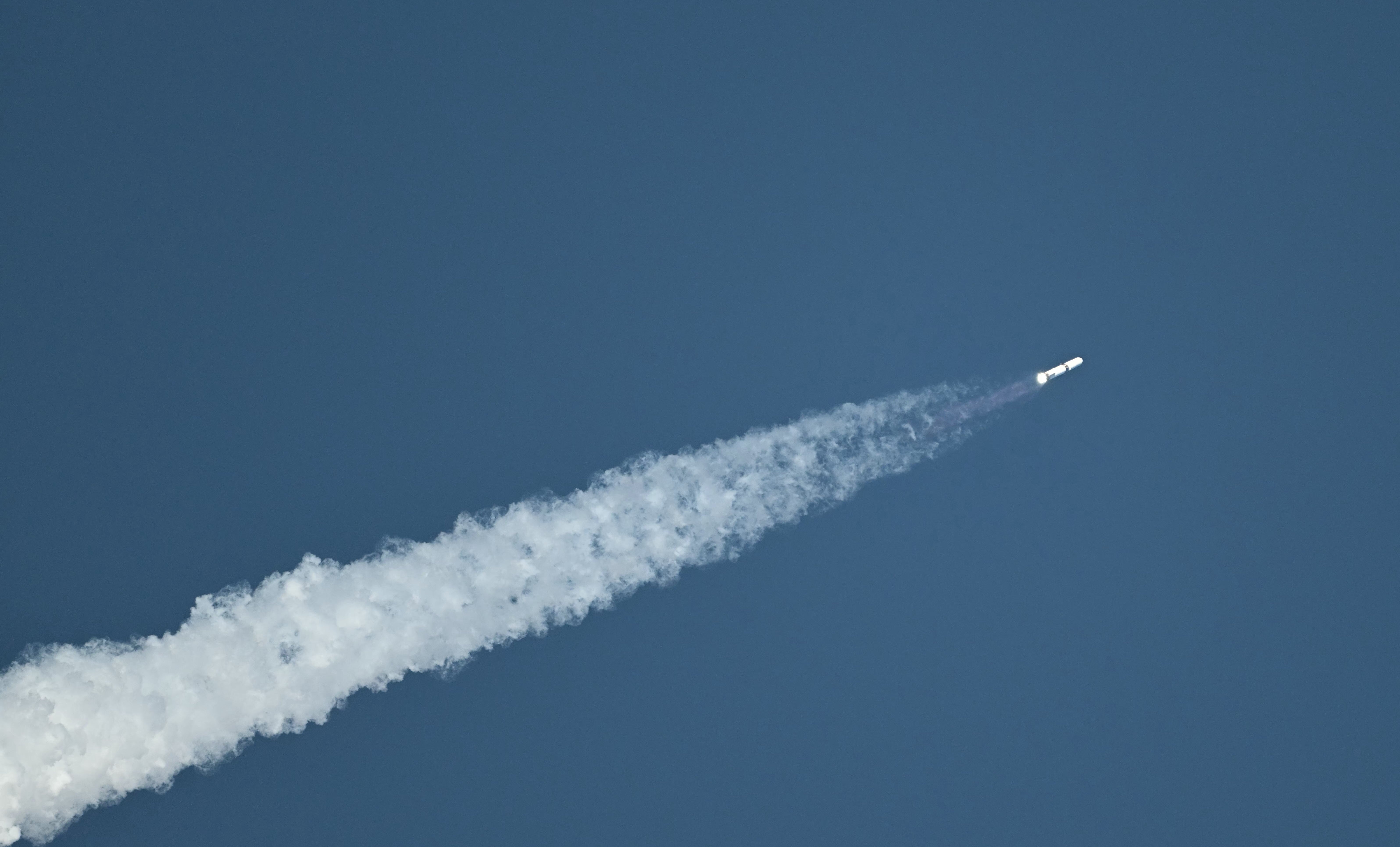 blueoriginrocketshooting.jpg