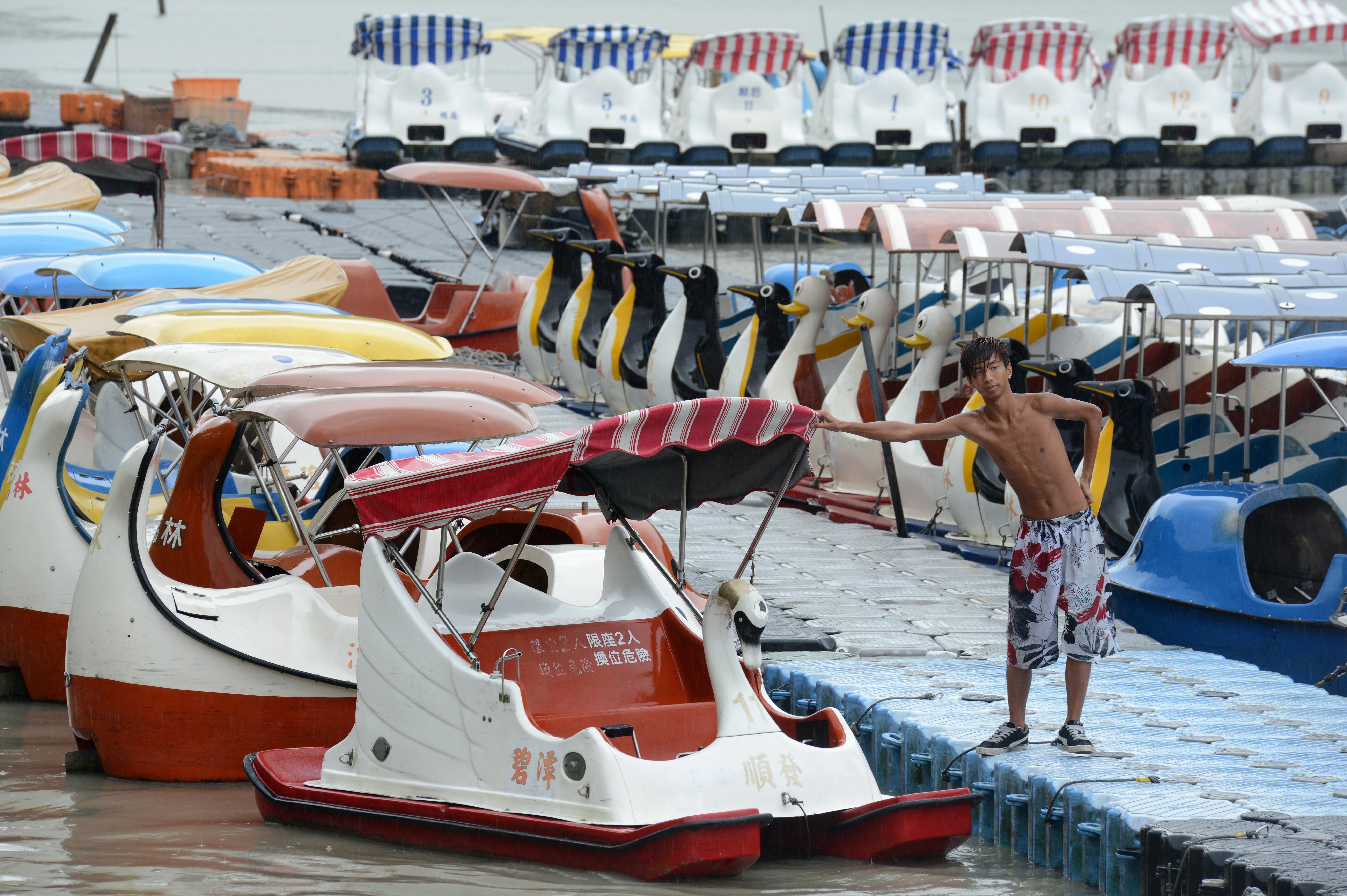 Powerful Super Typhoon Usagi to skirt Taiwan, Philippines