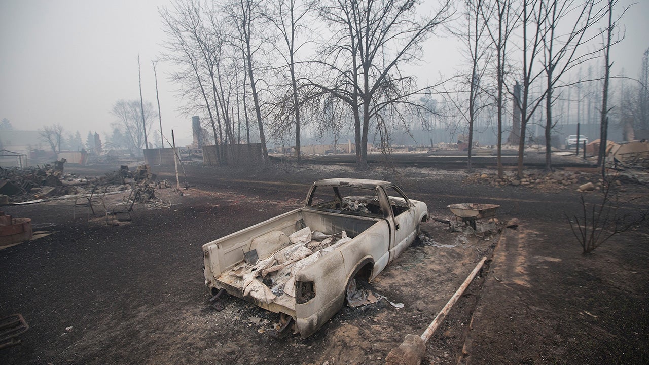 Wildfire Turns Fort McMurray, Canada, Into Ghost Town (PHOTOS)