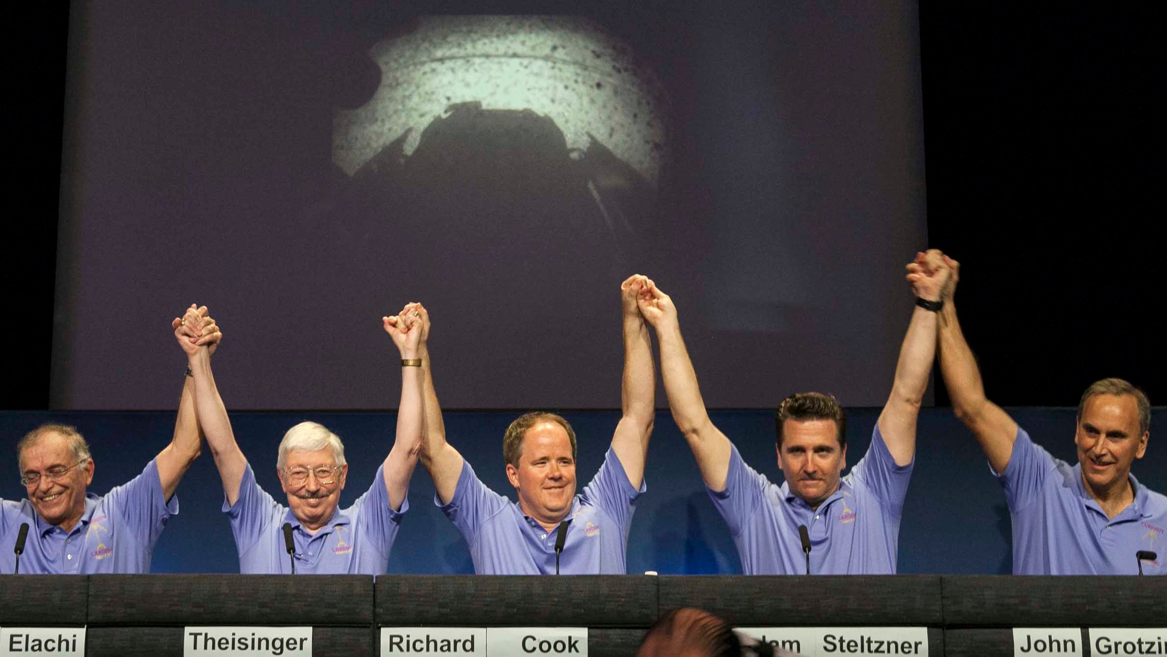 Rover Lands Safely on Mars | The Weather Channel