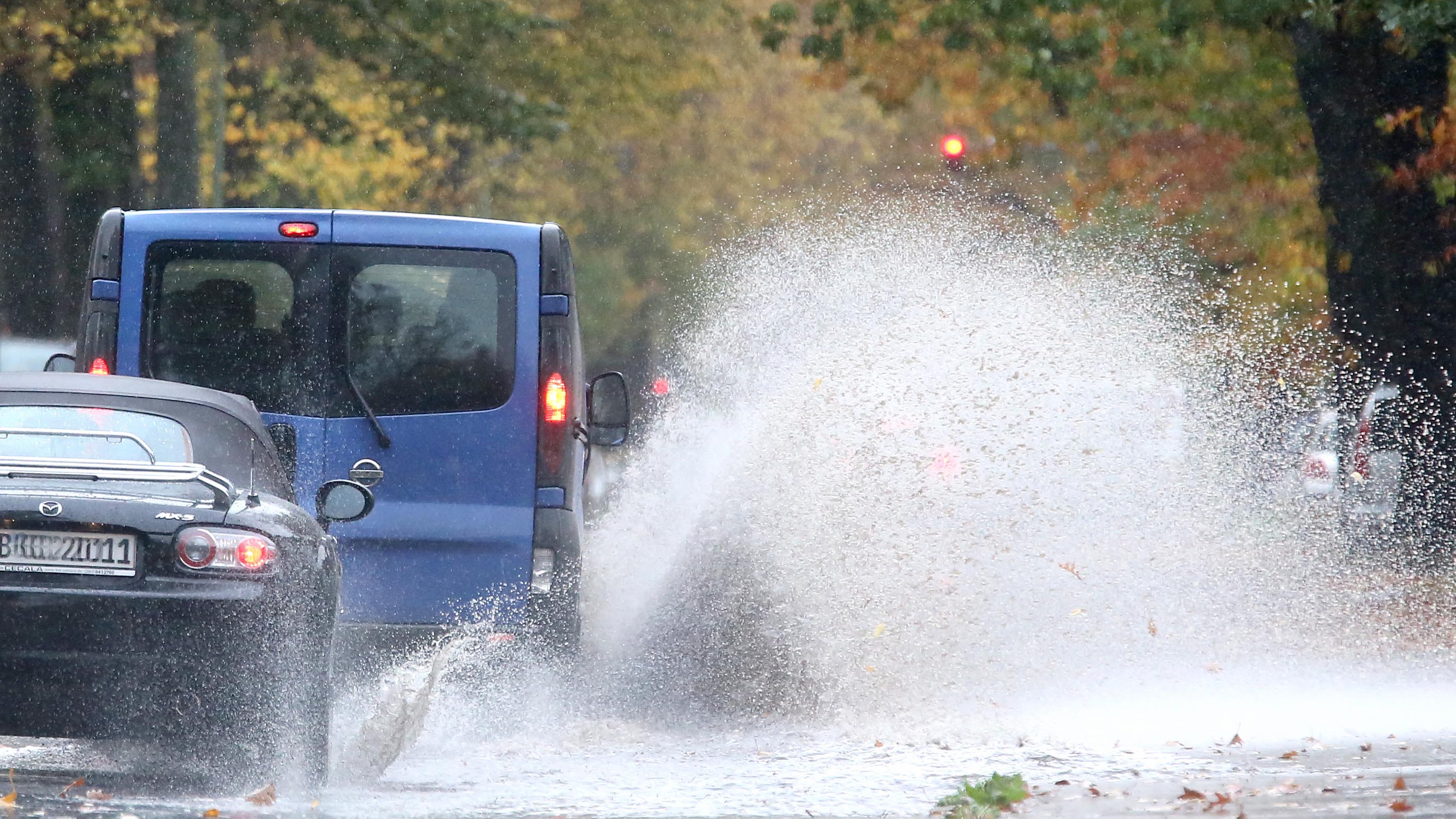 Bahnchaos wegen Unwetter im Norden HelgolandJet an Kaimauer gedrückt