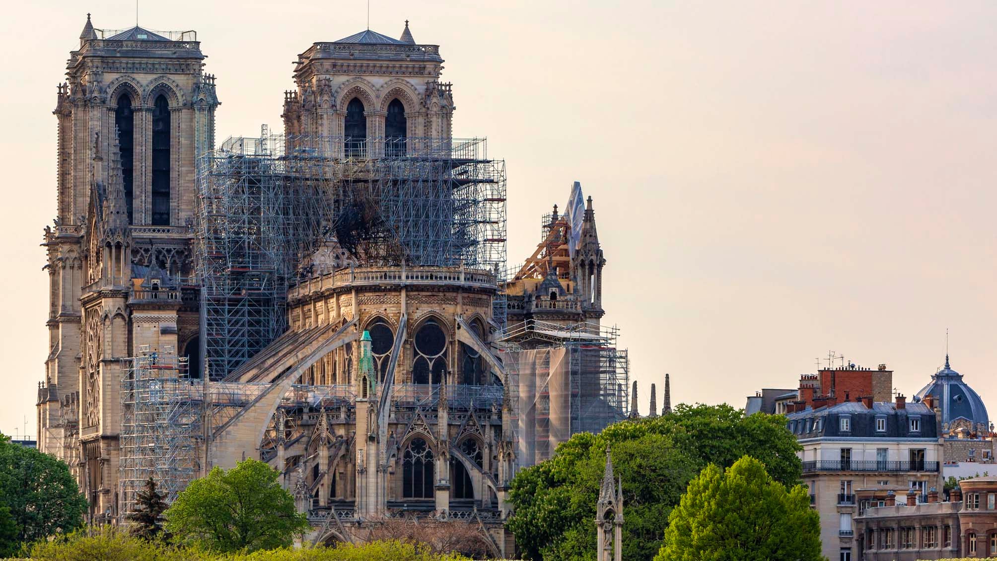 NotreDameBrand Giftiger Bleistaub macht Parisern und Behörden große