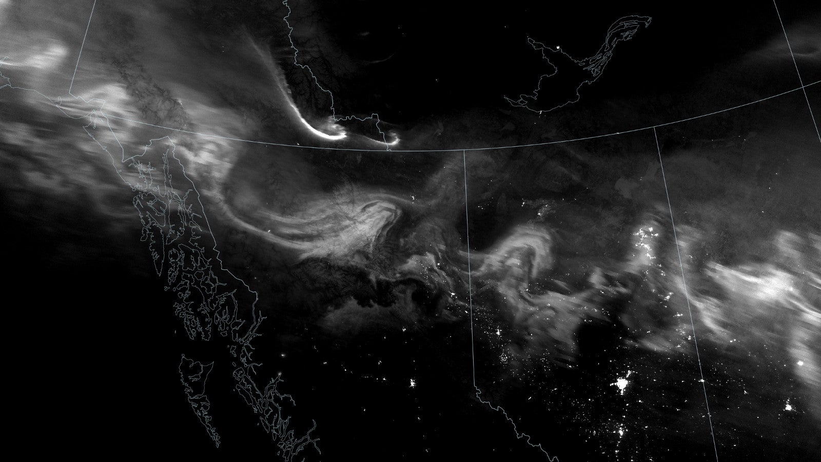 Nach Sonnensturm Polarlichter erhellen den Norden