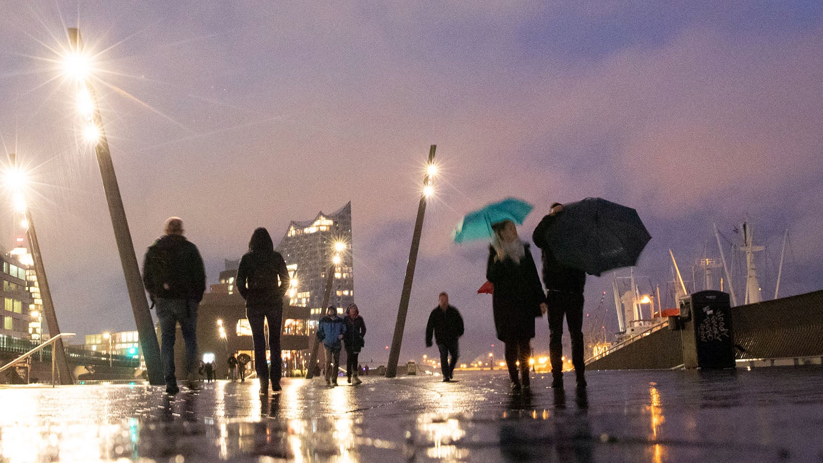 Kirche unter Wasser Fast 70 FeuerwehrEinsätze in Hamburg
