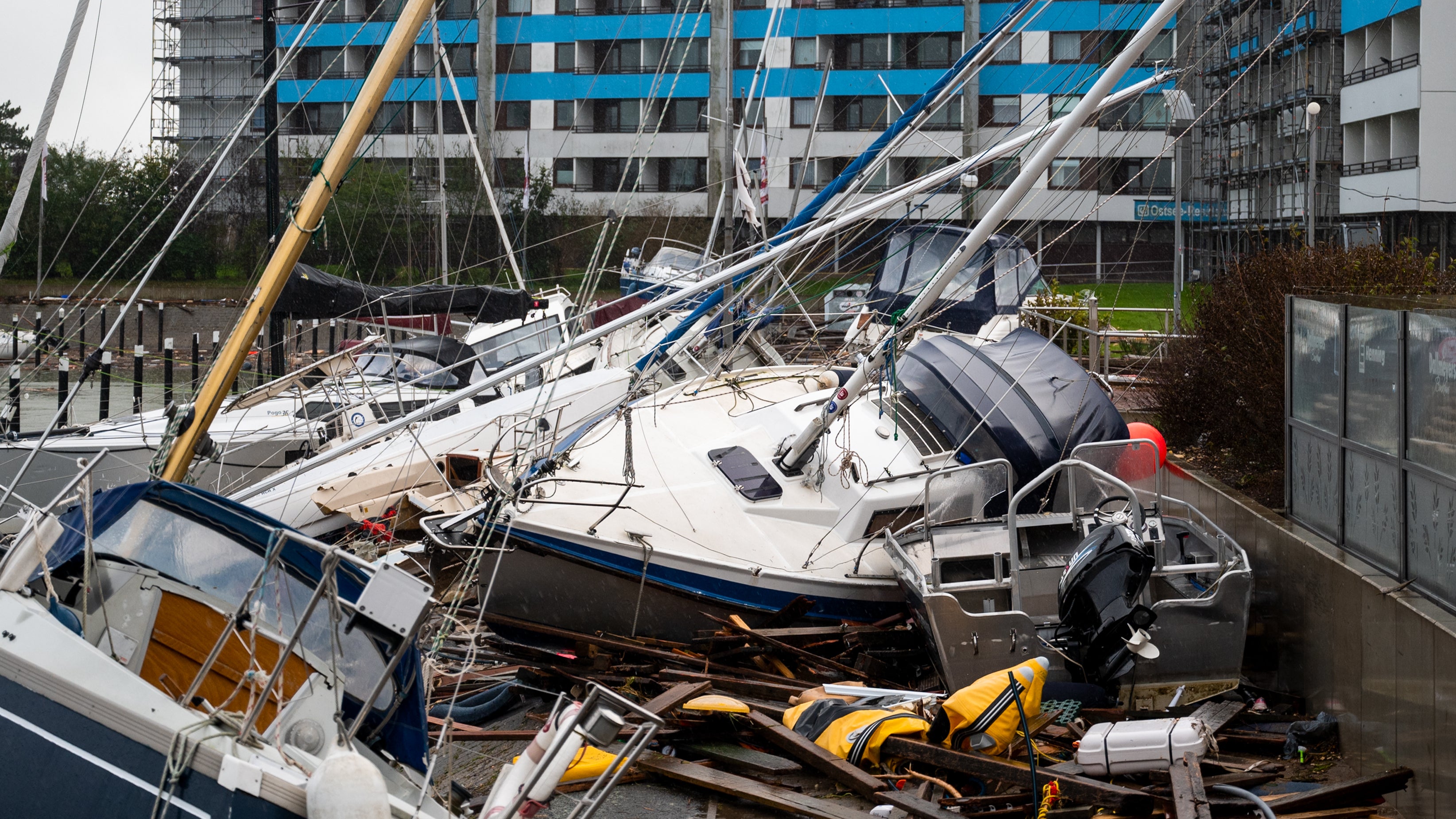 Sturmflut an der Ostsee Das große Aufräumen hat begonnen