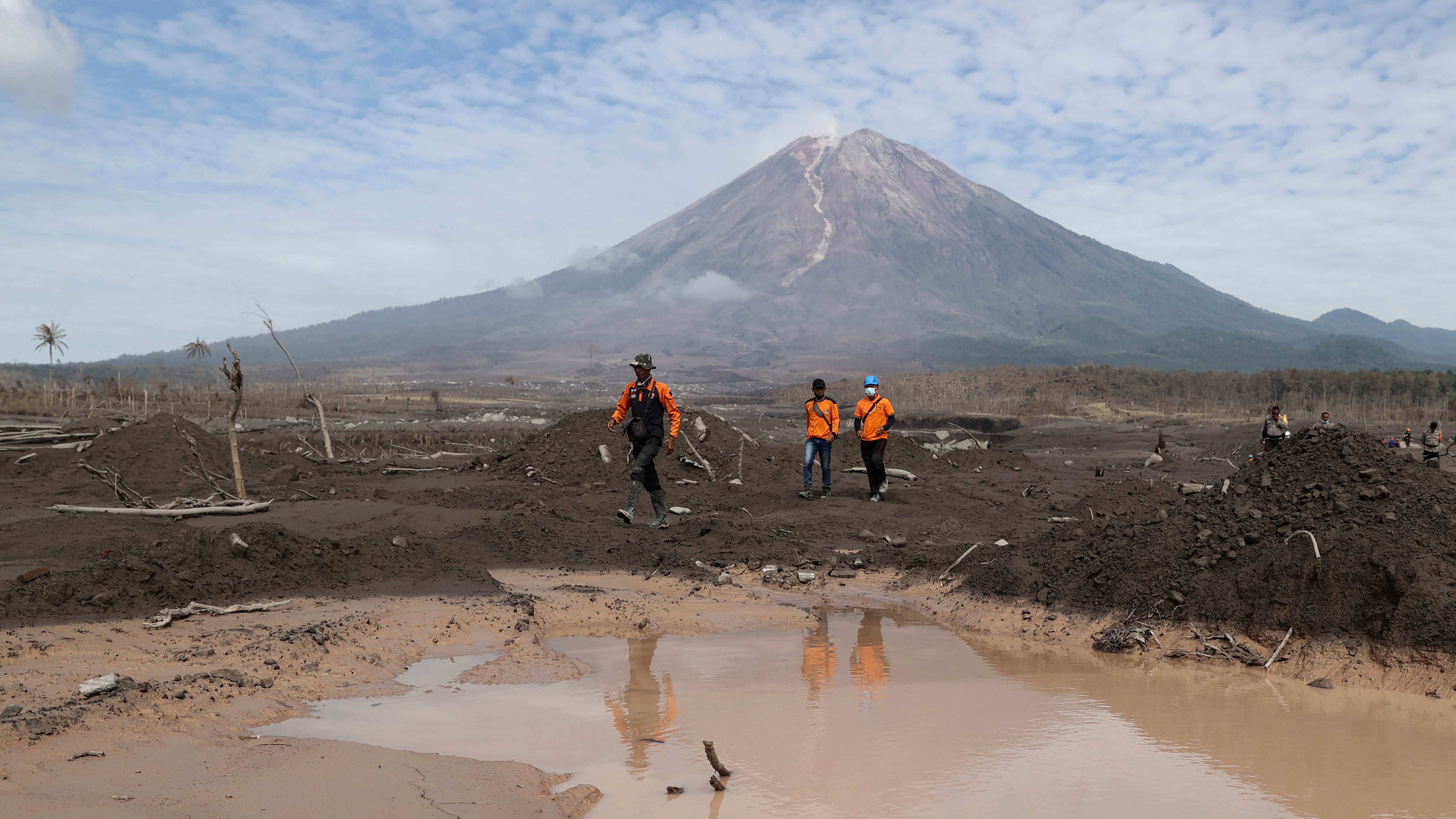 Java Regen und Lava behindern Rettungsarbeiten um Vulkan The Weather