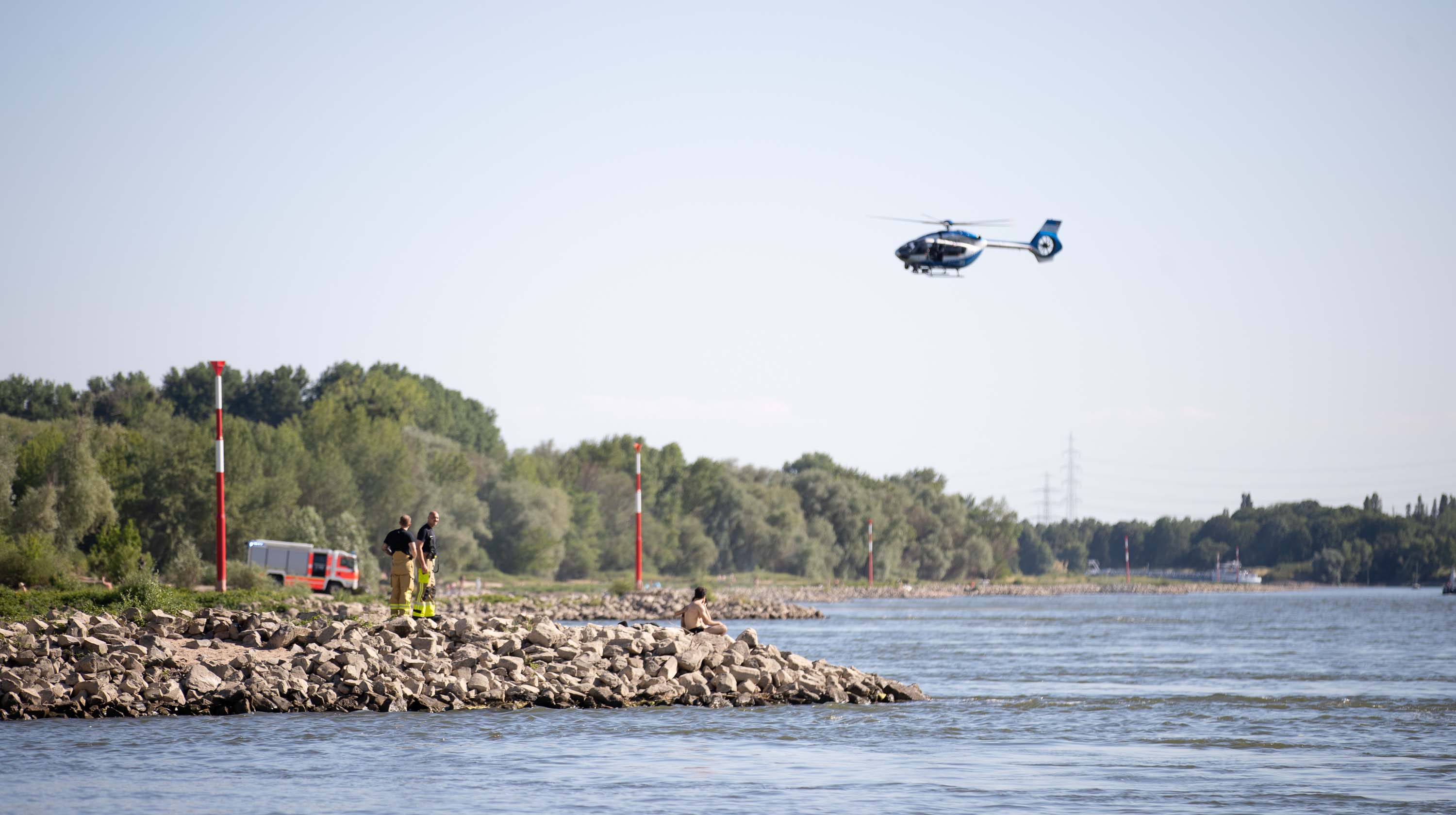 Hubschrauber Uber Rhein Heute