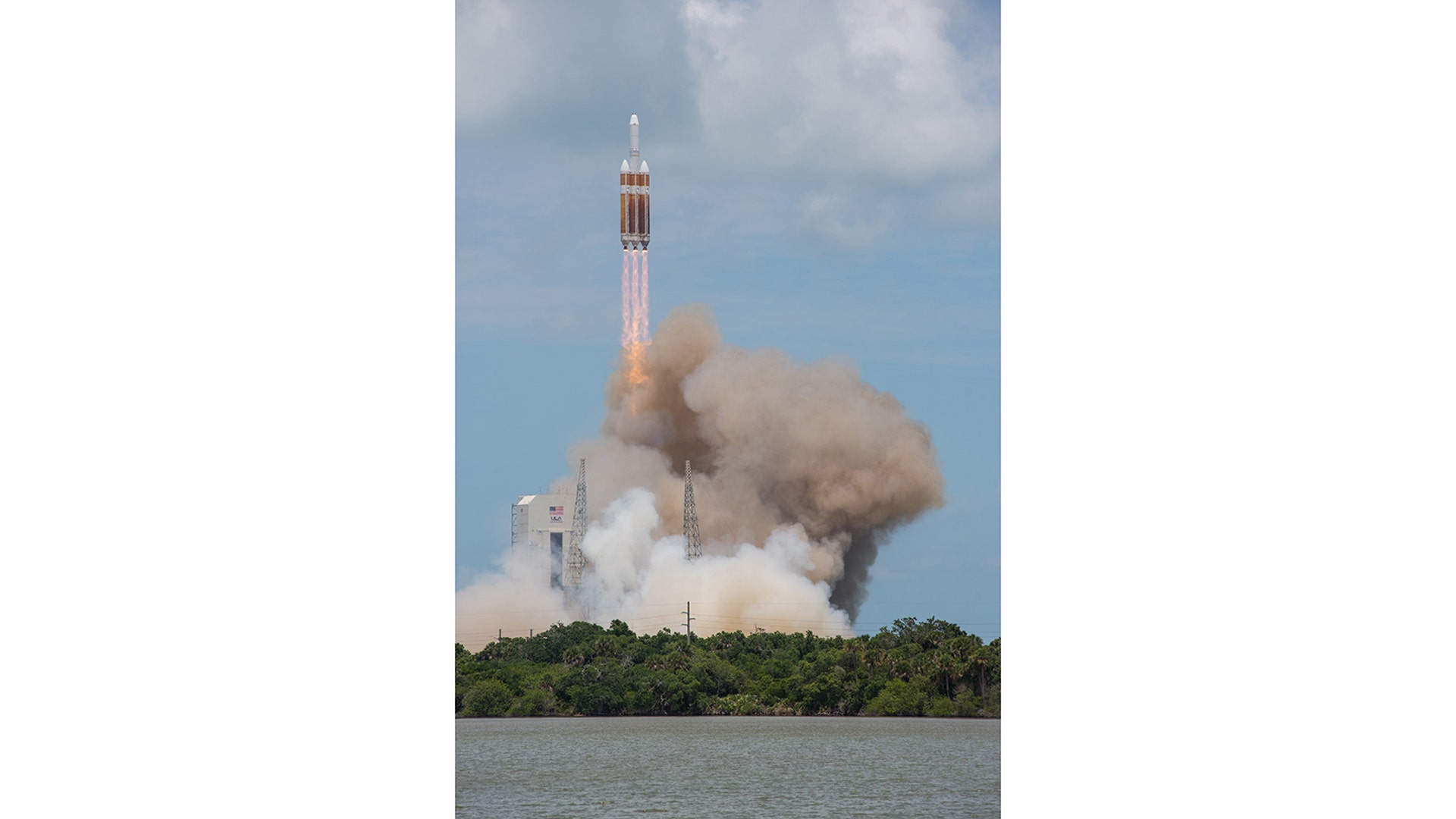 See the Stunning Launch of the World's Largest Rocket (PHOTOS) | The ...