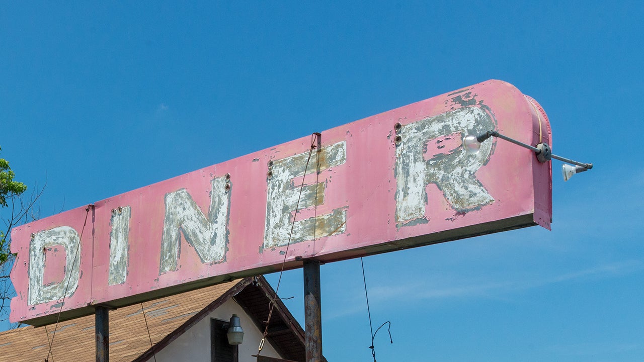 Photographer Liz Roll Documents Abandoned Restaurants and Bars