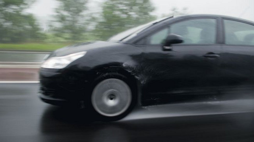 Skidding and hydroplaning in the rain