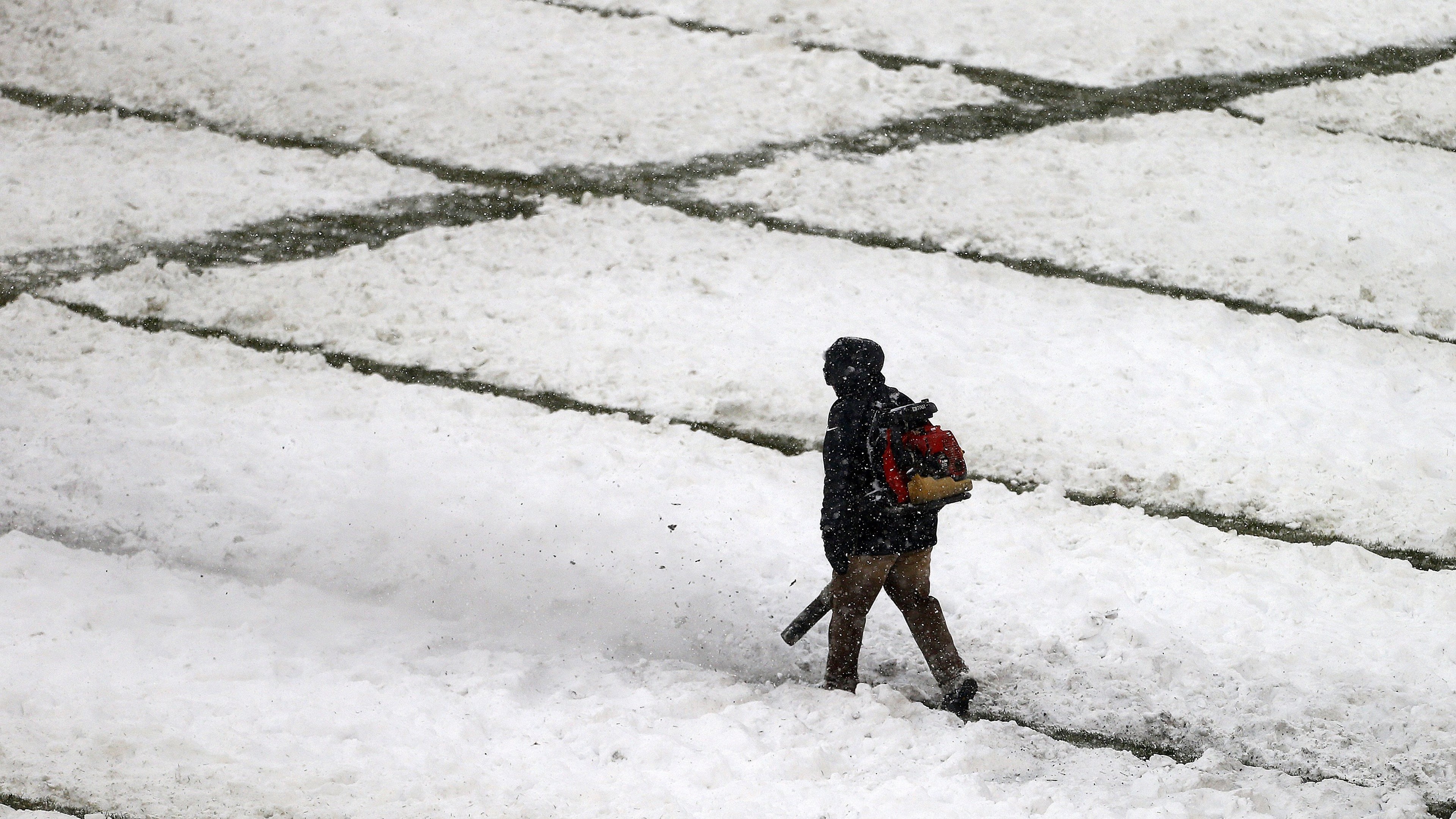 eaglesgroundscrew.jpg