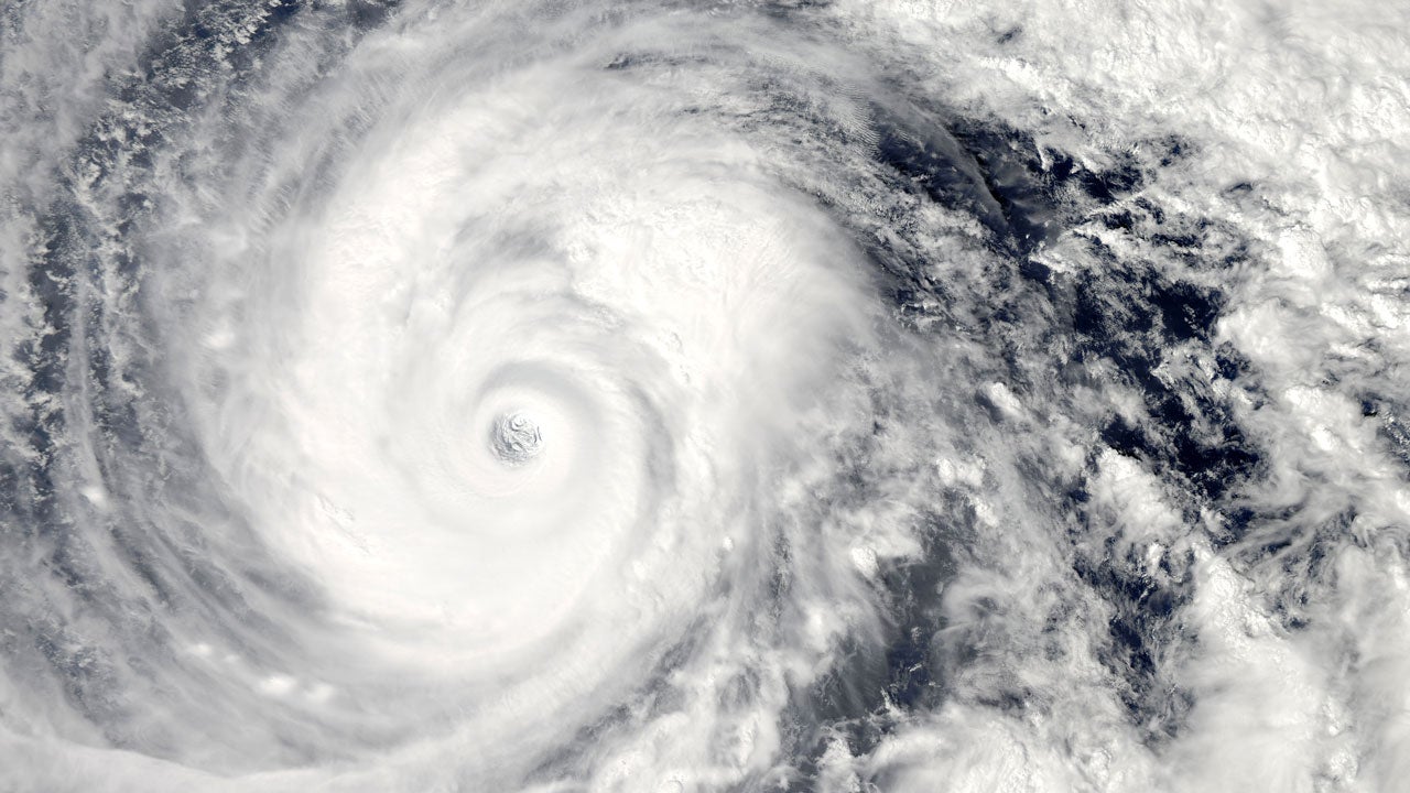 Typhoon Vongfong Bears Down on Japan; Several Injuries Reported as High Winds Lash Okinawa 