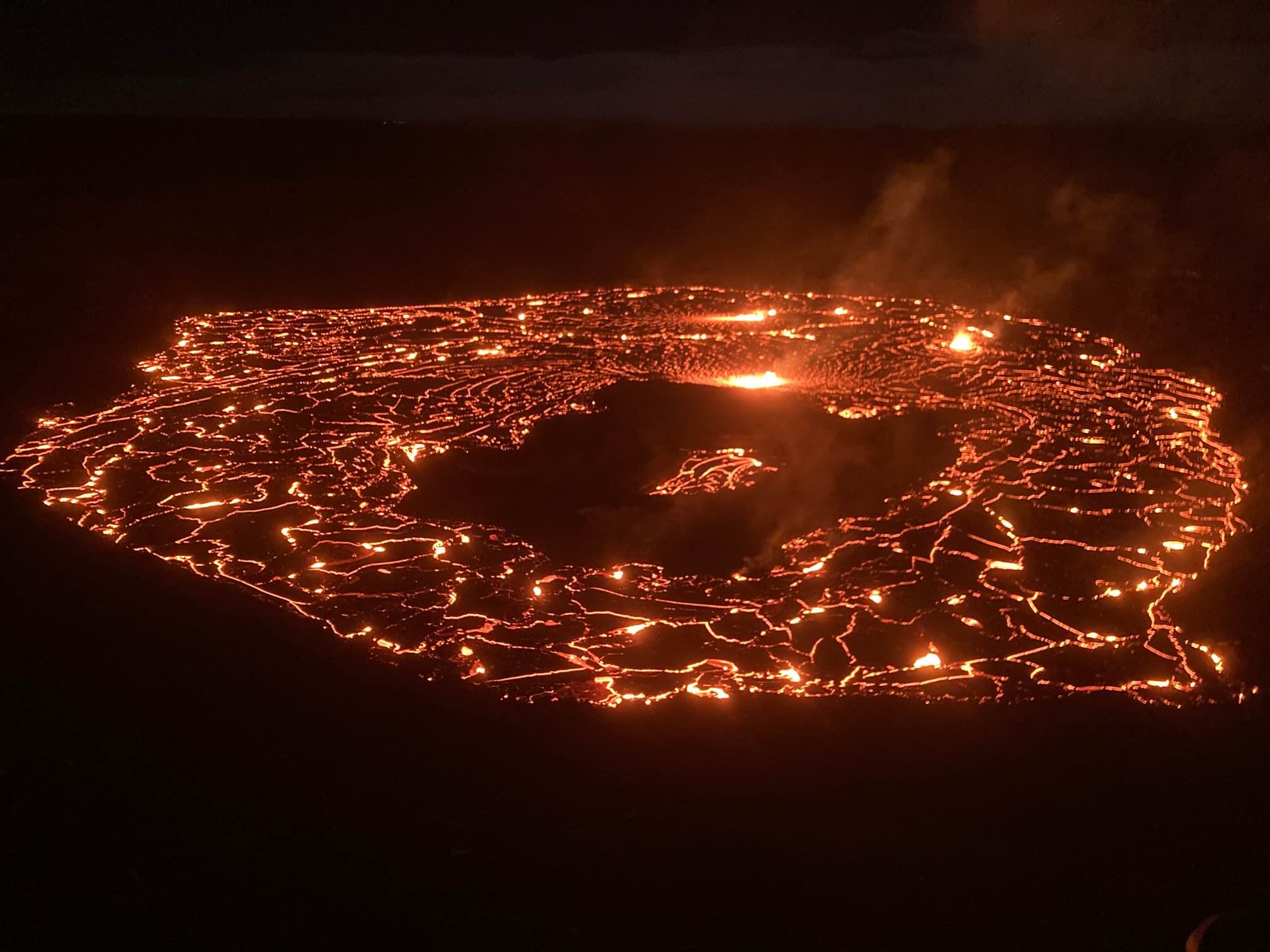 Kilauea Volcano's Summit Glows As New Eruption Breaks Out (PHOTOS)