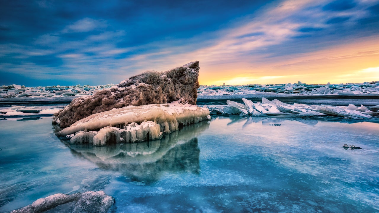 The Frozen Shorelines of Lake Erie (PHOTOS)