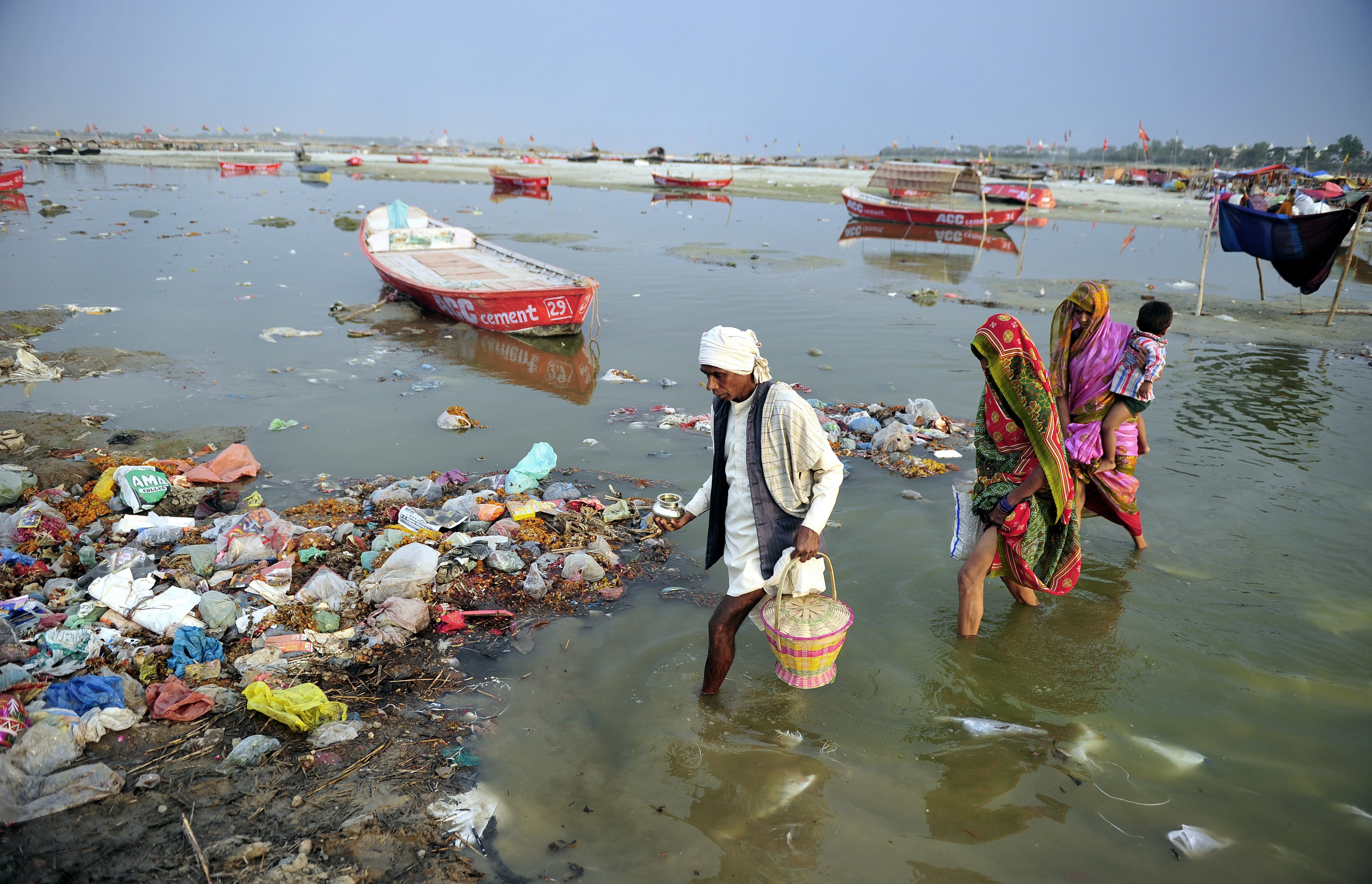 Sacred River Resembles A Sewer PHOTOS The Weather Channel   Ganges7 