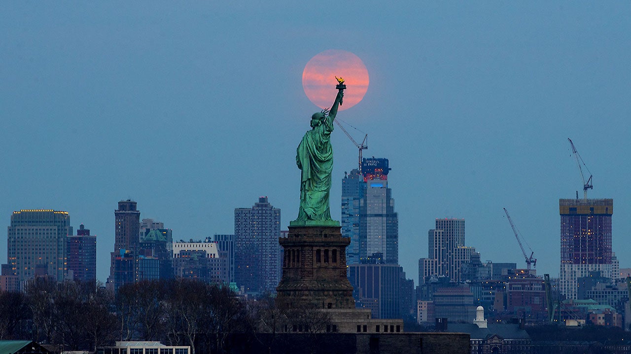 Wednesday Night's Super Worm Equinox Moon was the Last Supermoon of 2019 (PHOTOS) | The Weather Channel