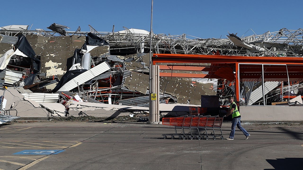 Severe Storms, Tornadoes Strike South (PHOTOS)