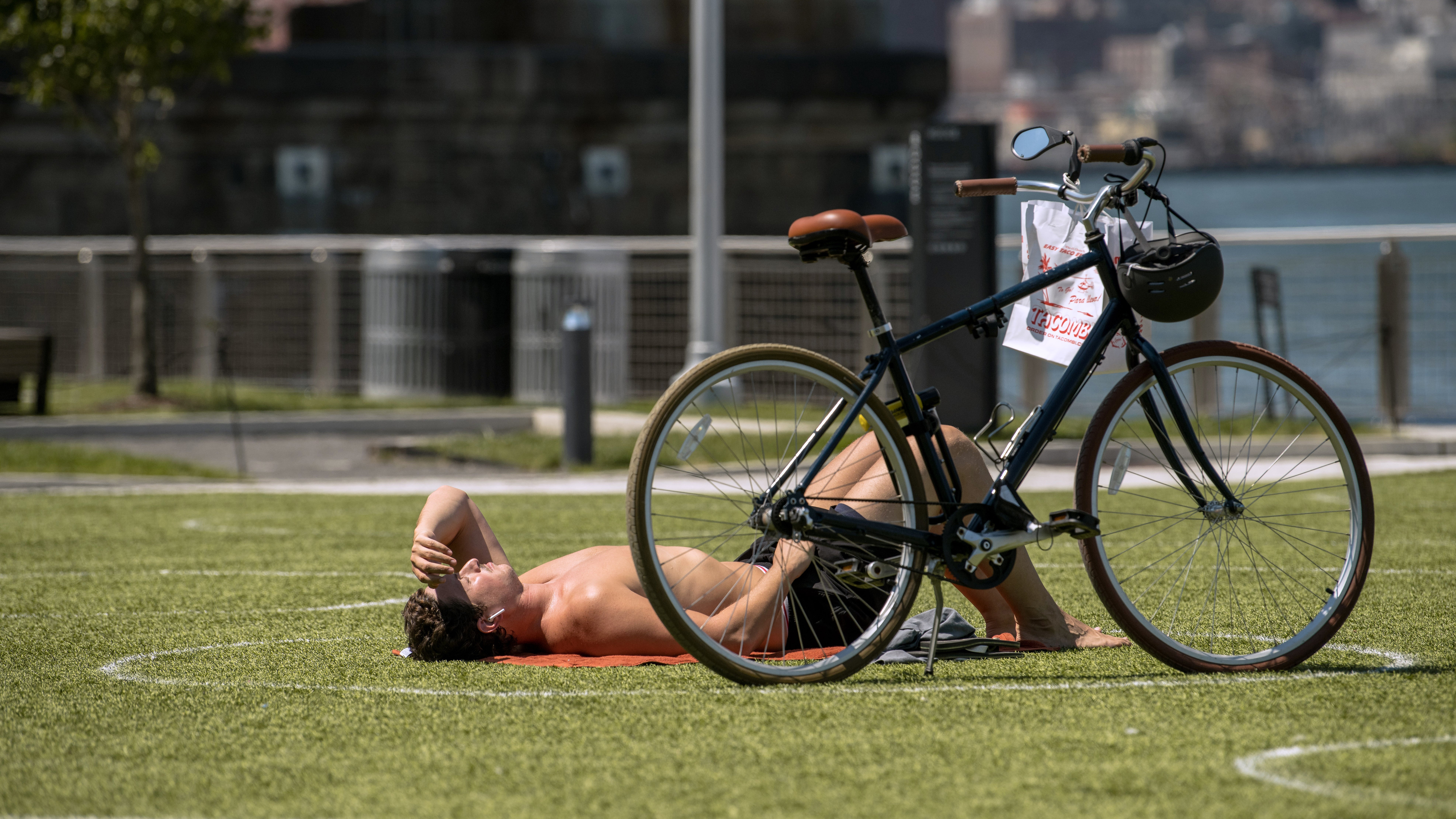 Oppressive Heat Wave Drags on Along the East Coast (PHOTOS)